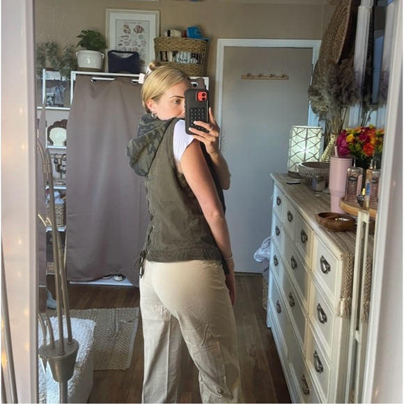 Arizona army green utility vest hood is removable - Picture 10 of 14